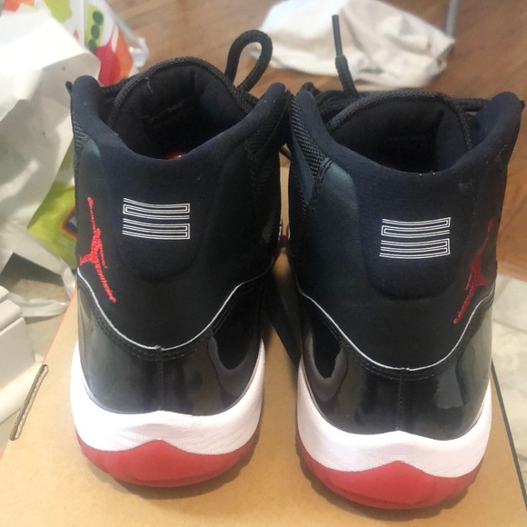 Bred 11s (2019) - Picture 4 of 6